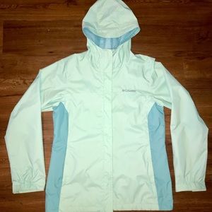Women’s Medium Columbia rain jacket
